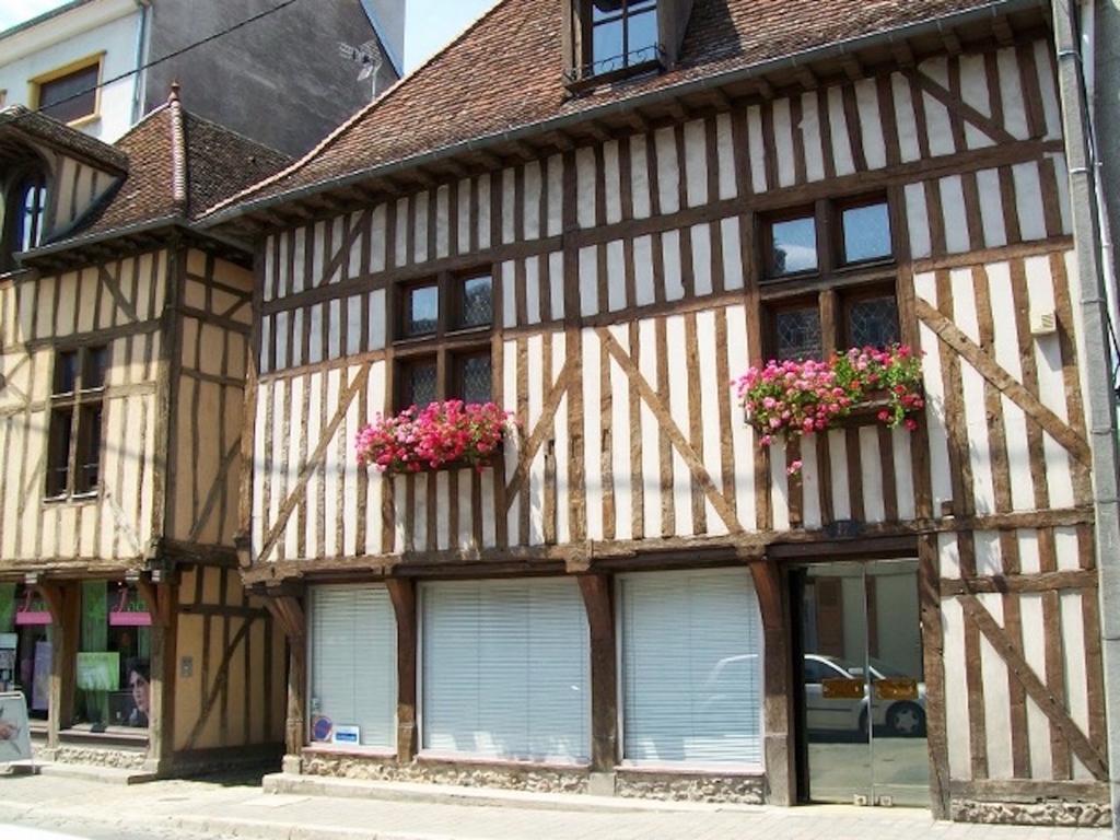 Le Clos Saint Nizier Troyes - Cathedrale- Parking - Wifi المظهر الخارجي الصورة